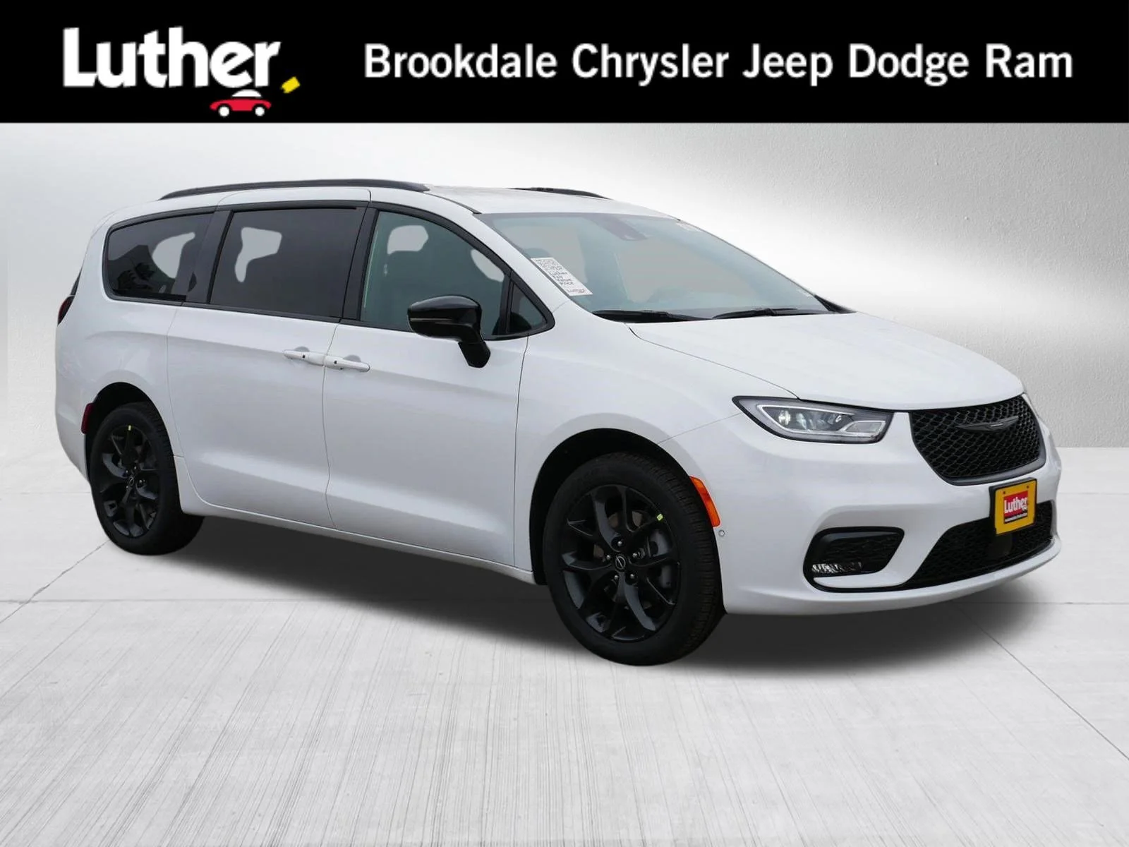 2026 Chrysler Pacifica Select AWD's photo