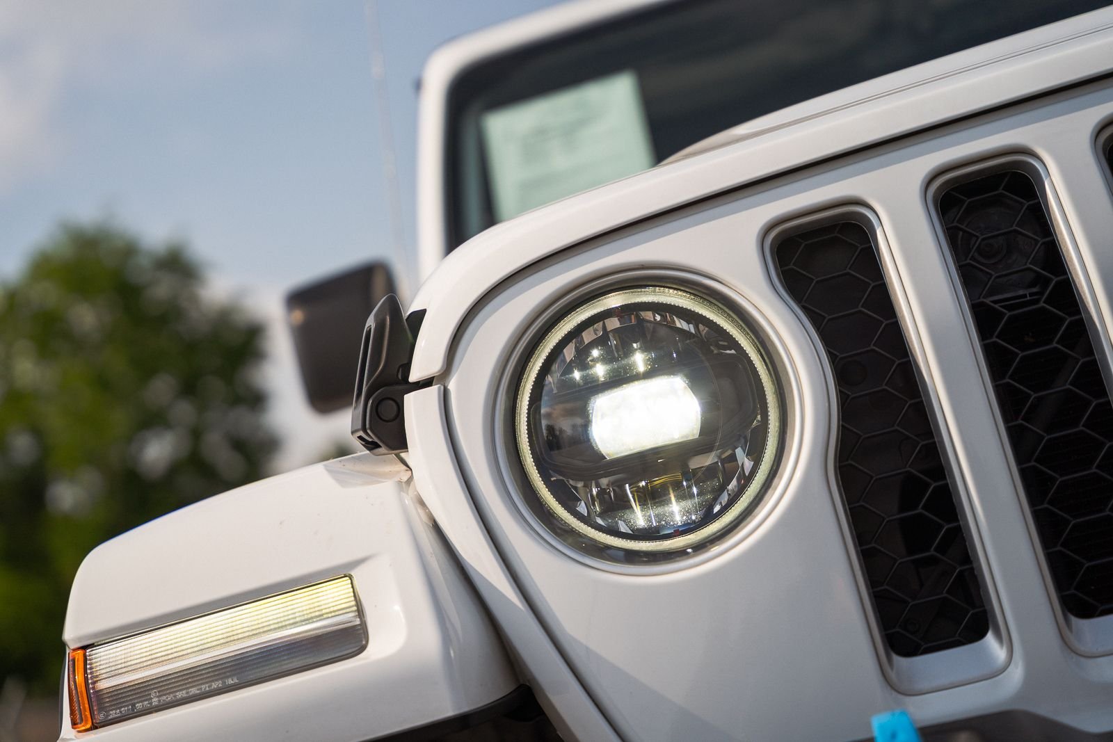 Used 2023 White Jeep Sahara 4xe image 9