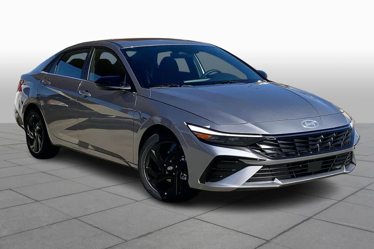 New 2026 Fluid Metal Hyundai SEL Sport Premium image 2