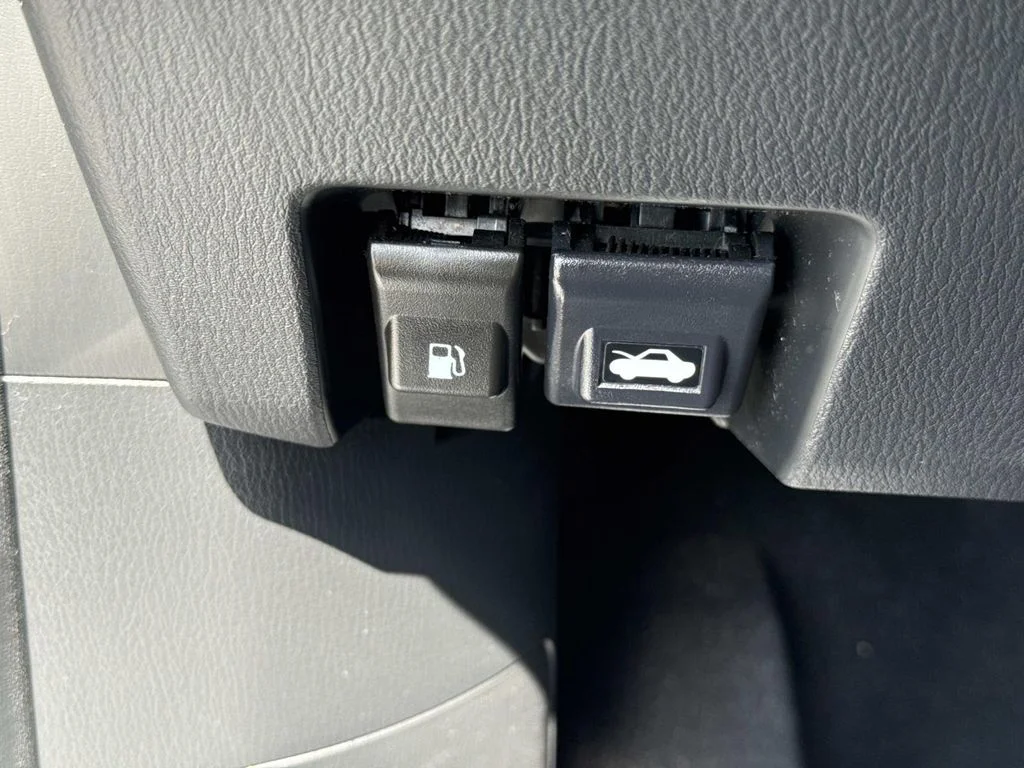 Used 2019 Silver Mazda Signature image 45