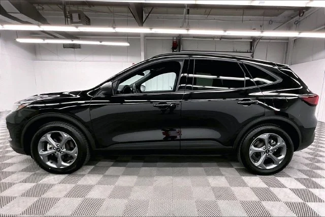 Used 2025 Agate Black Metallic Ford ST-Line image 14