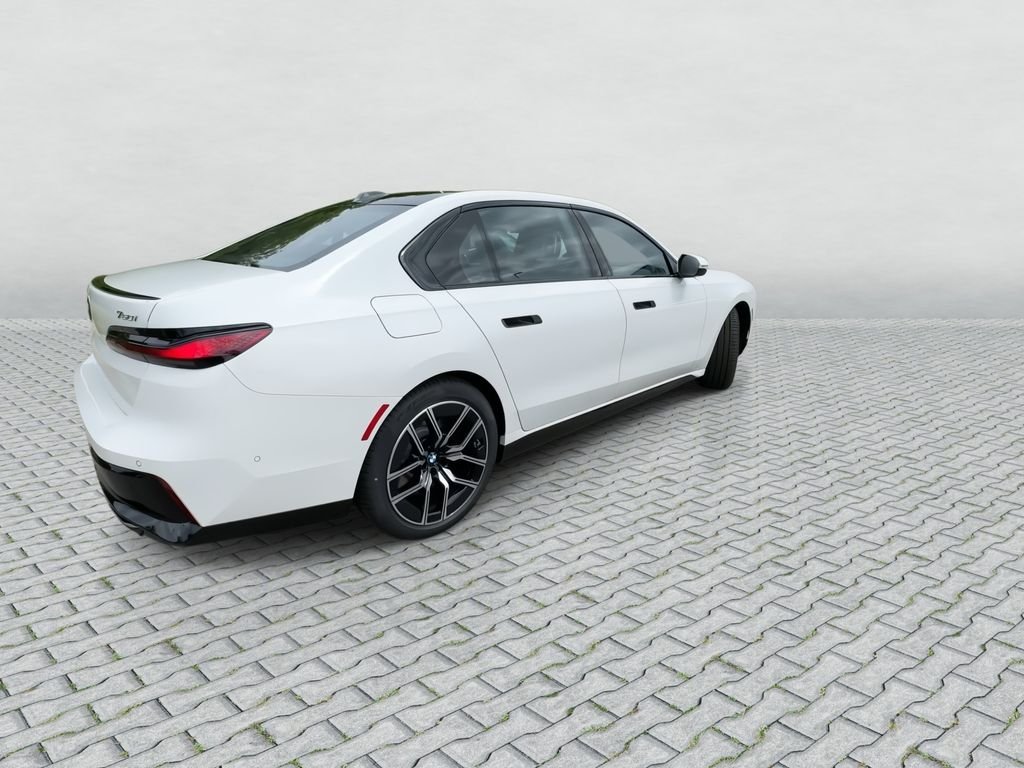 Used 2026 Alpine White BMW 760i xDrive image 8