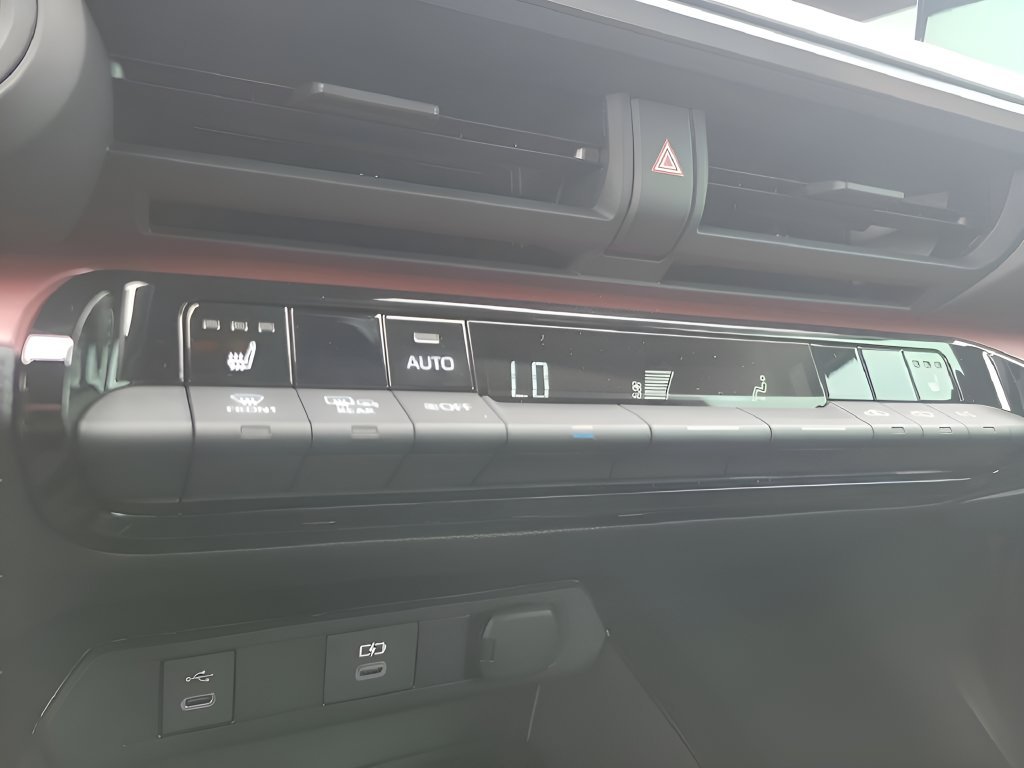 2026 Toyota Prius Plug-in Hybrid XSE - Photo 20