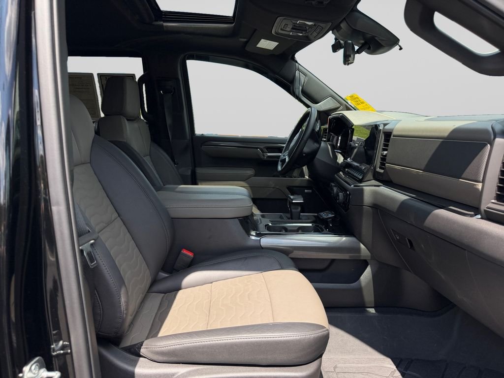 Used 2025 Black Chevrolet ZR2 image 17
