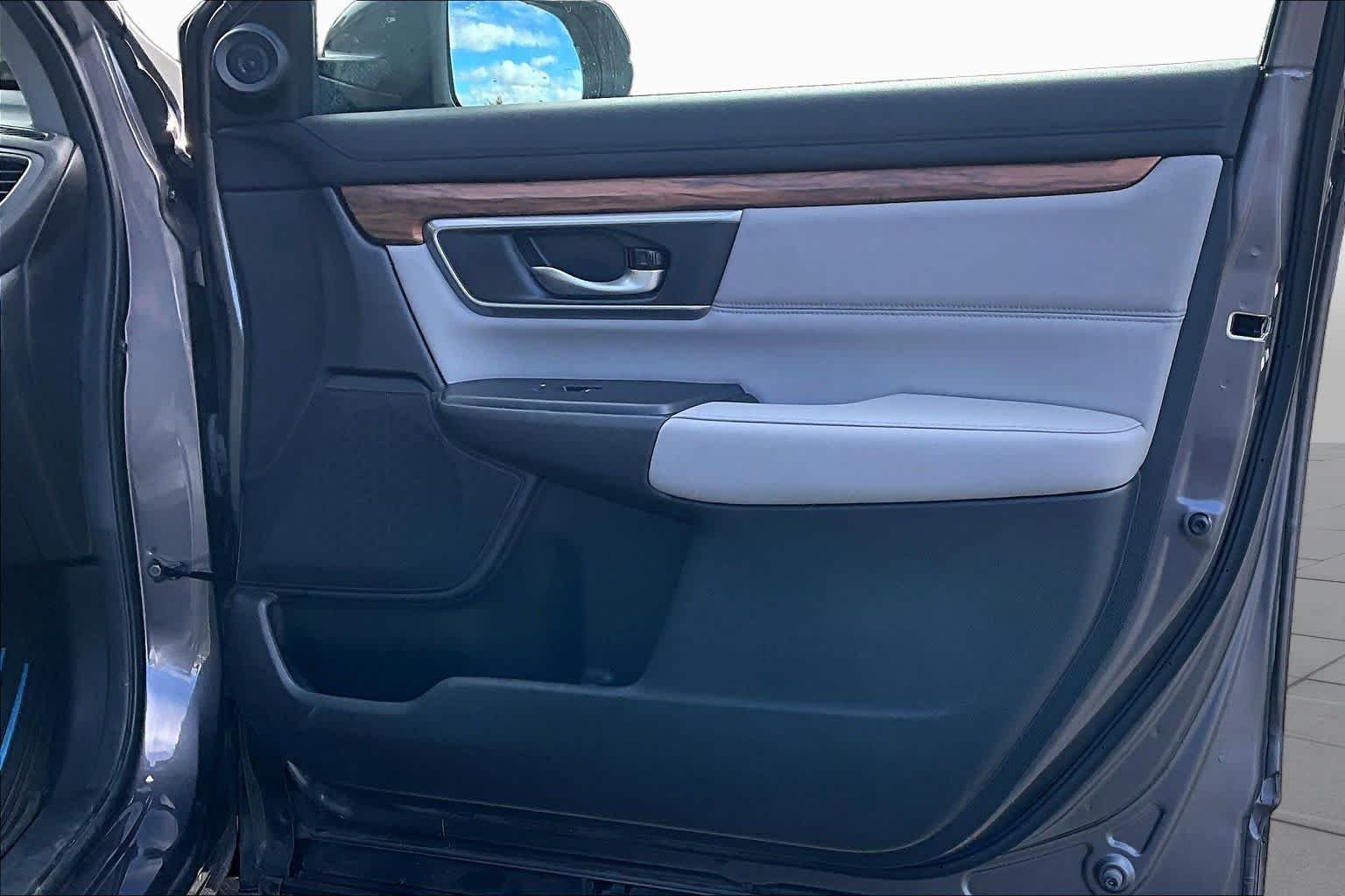 Used 2018 Gunmetal Metallic Honda Touring image 23