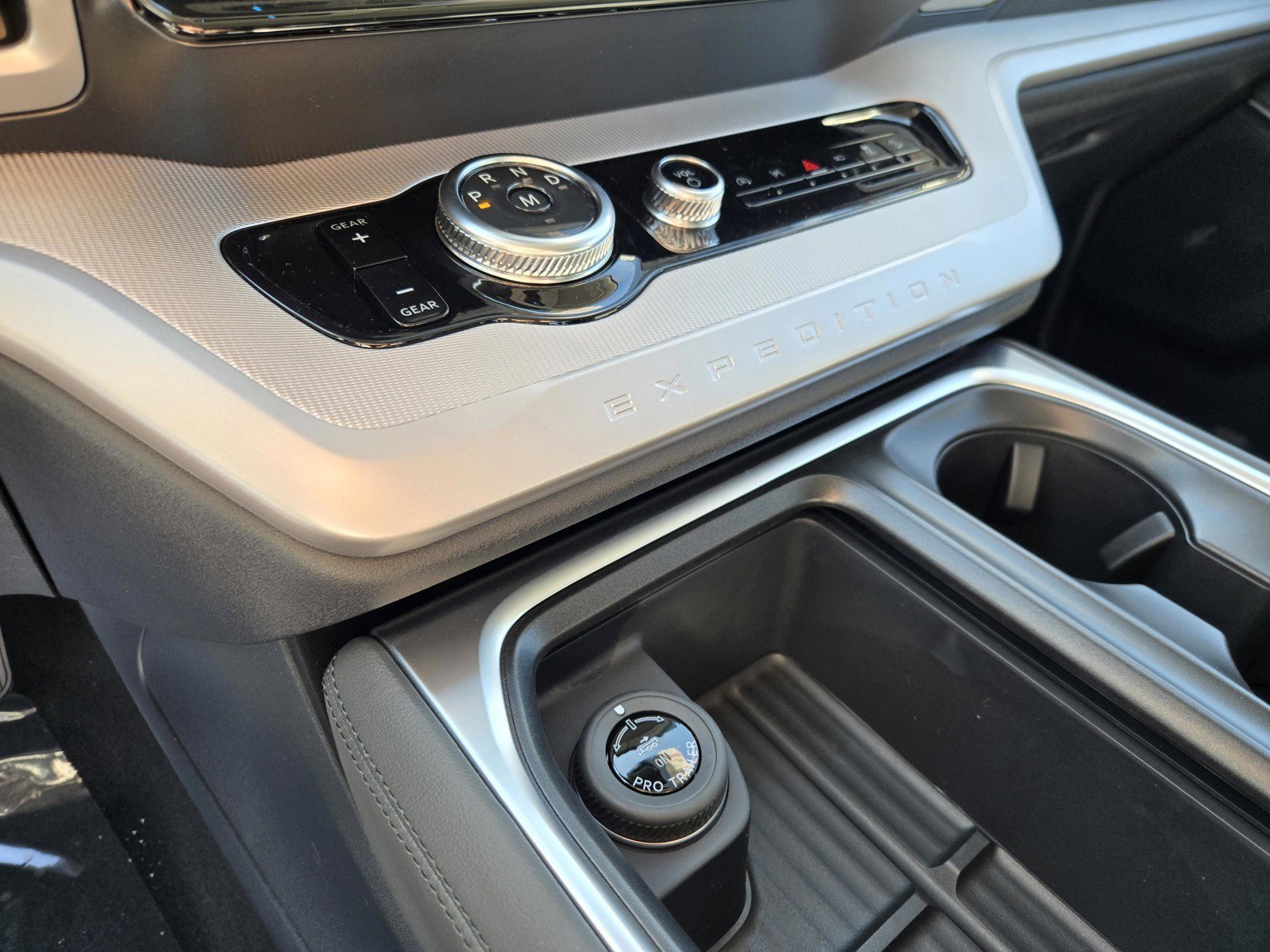 New 2026 Oxford White Ford Active image 12