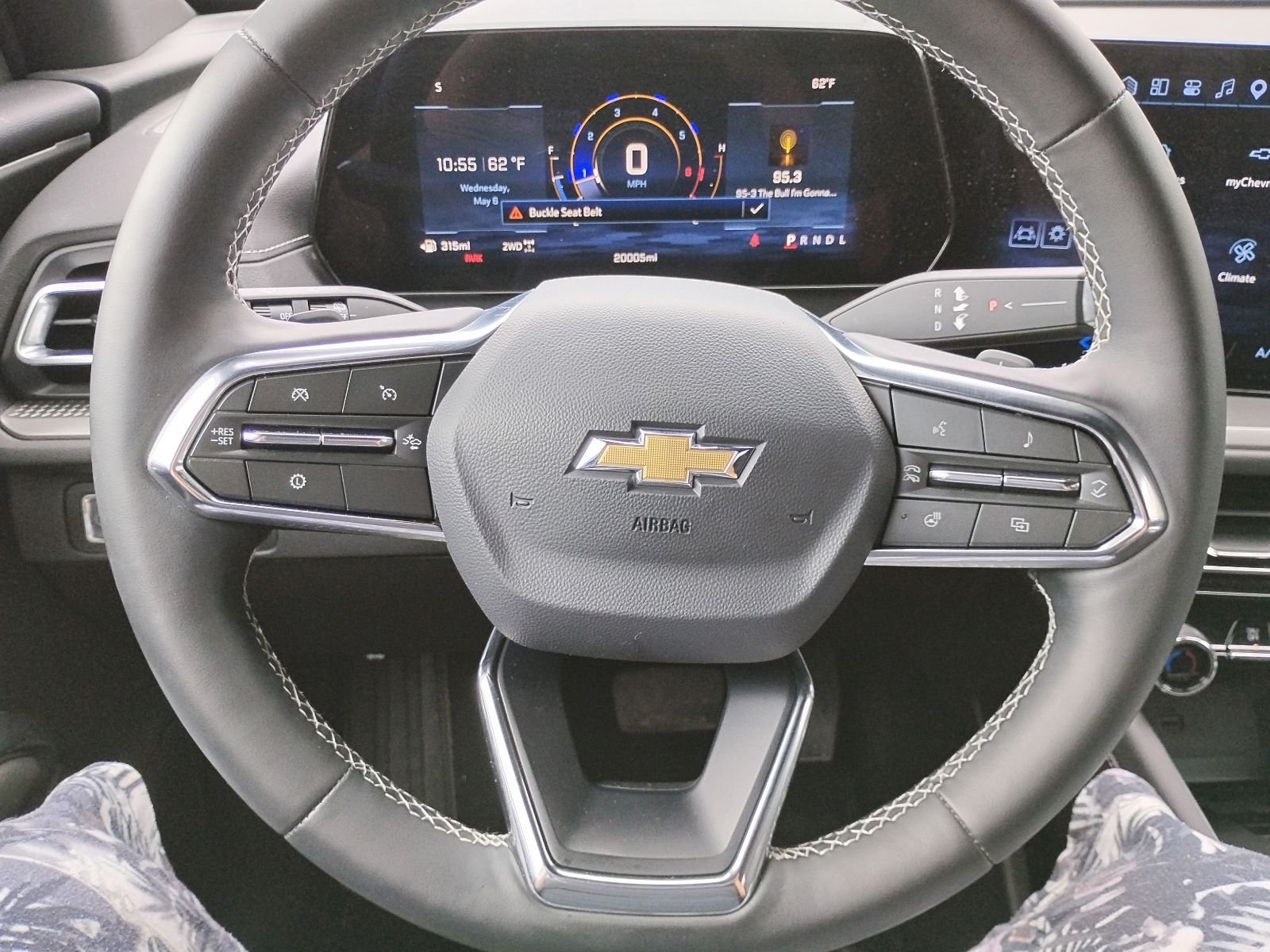 Used 2025 White Chevrolet LT image 26