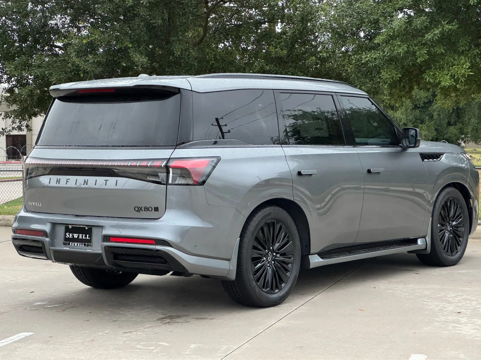 New 2027 DYNAMIC METAL INFINITI Luxe 4WD image 3