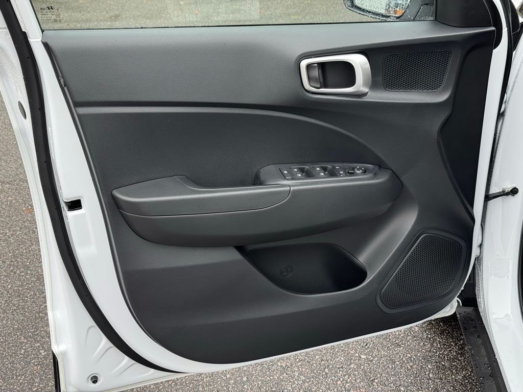 2026 Hyundai Venue SE - Photo 18