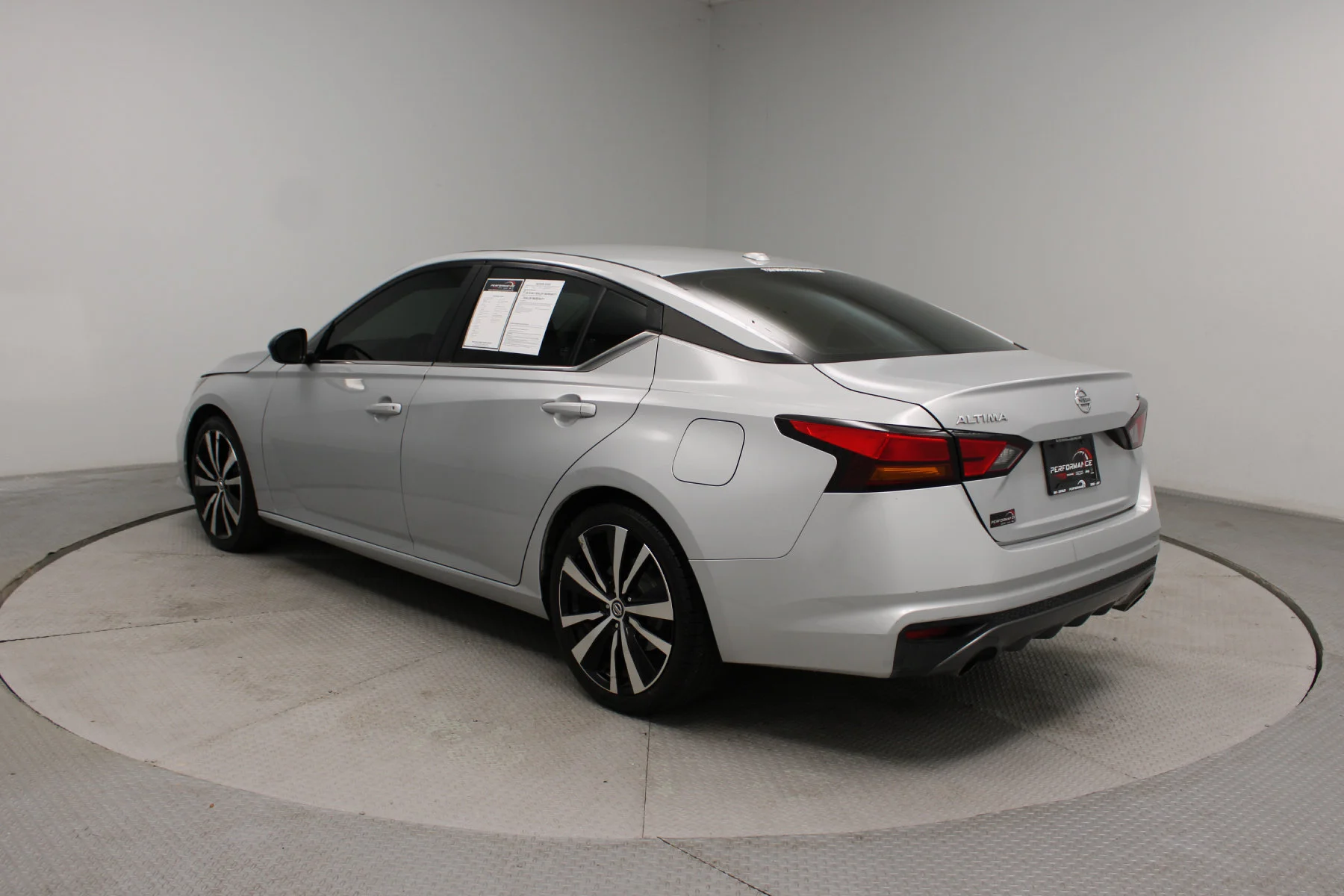 Used 2019 Brilliant Silver Metallic Nissan 2.5 SR Sedan image 30