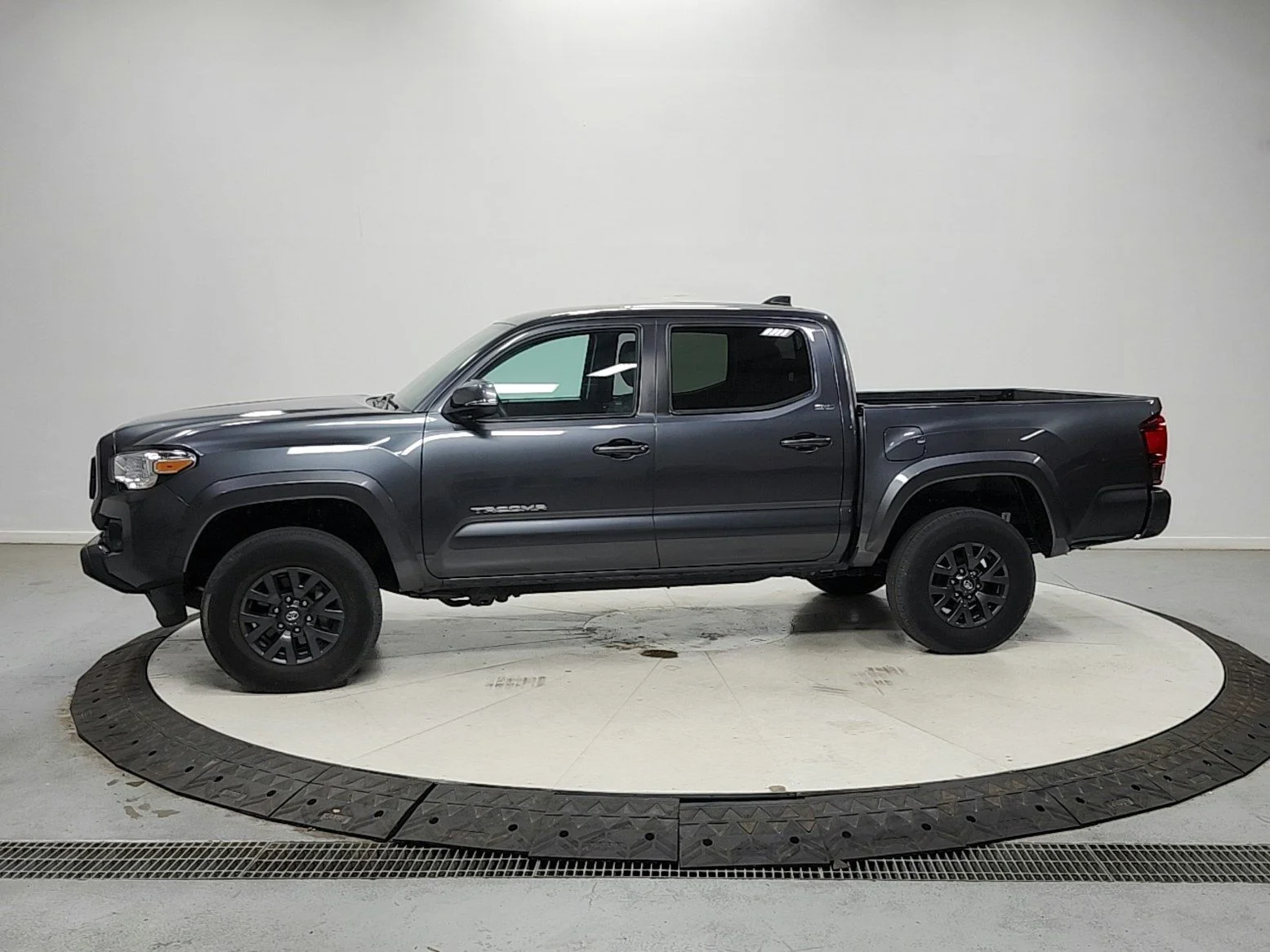 Used 2023 Gray Toyota SR5 image 4