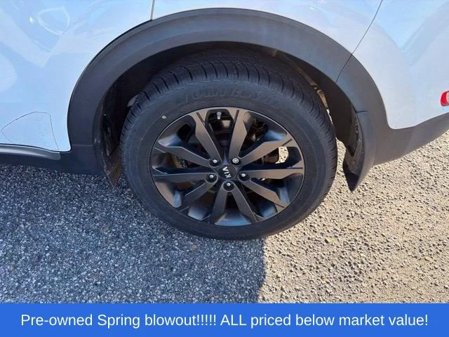 Used 2018 White Kia EX image 12