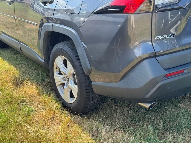 Used 2019 Gray Toyota XLE image 18
