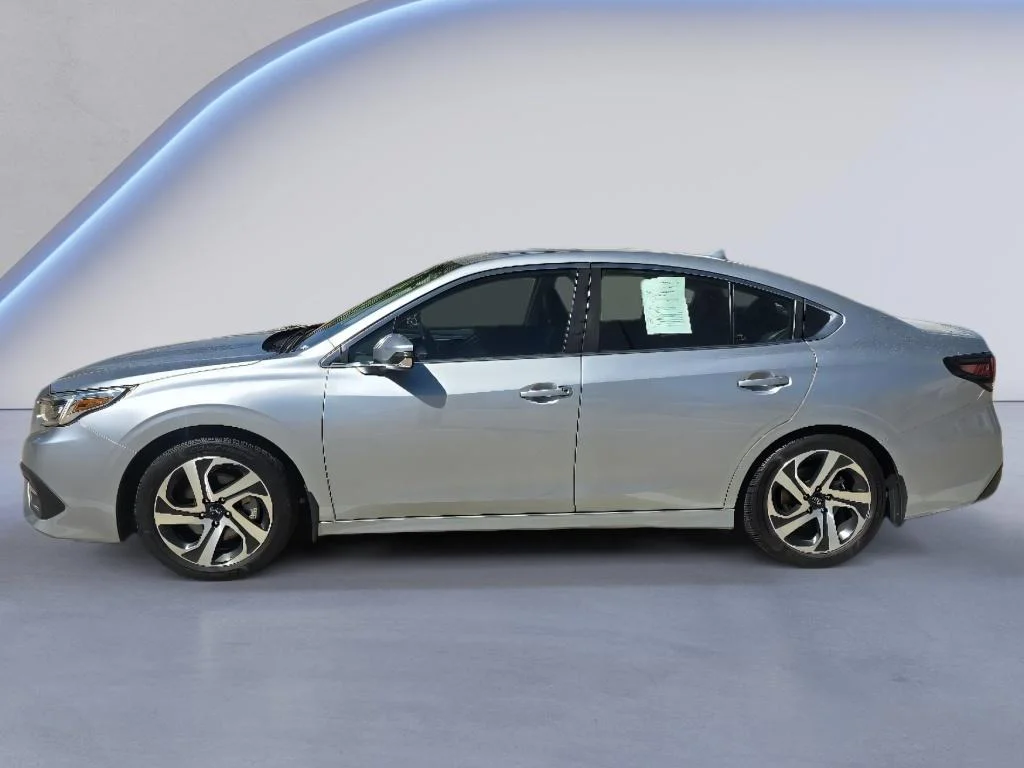 Used 2022 Ice Silver Metallic Subaru Limited image 2