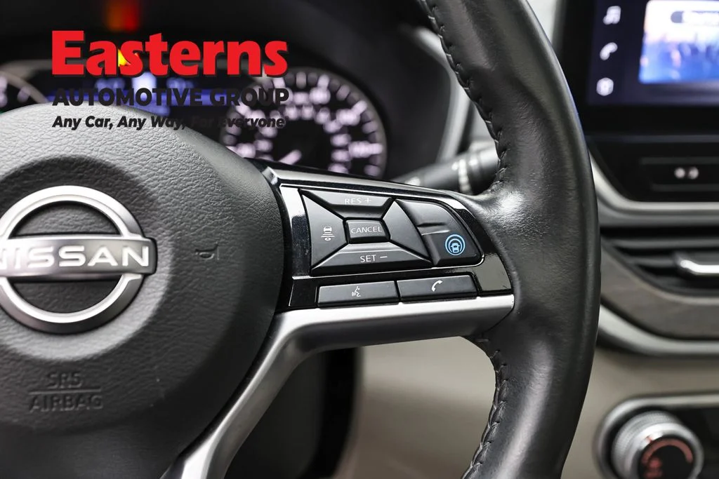 Used 2023 Red Nissan 2.5 SV image 16