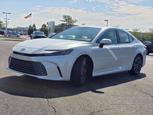 Certified Used 2025 WIND CHILL PEARL Toyota  image 14