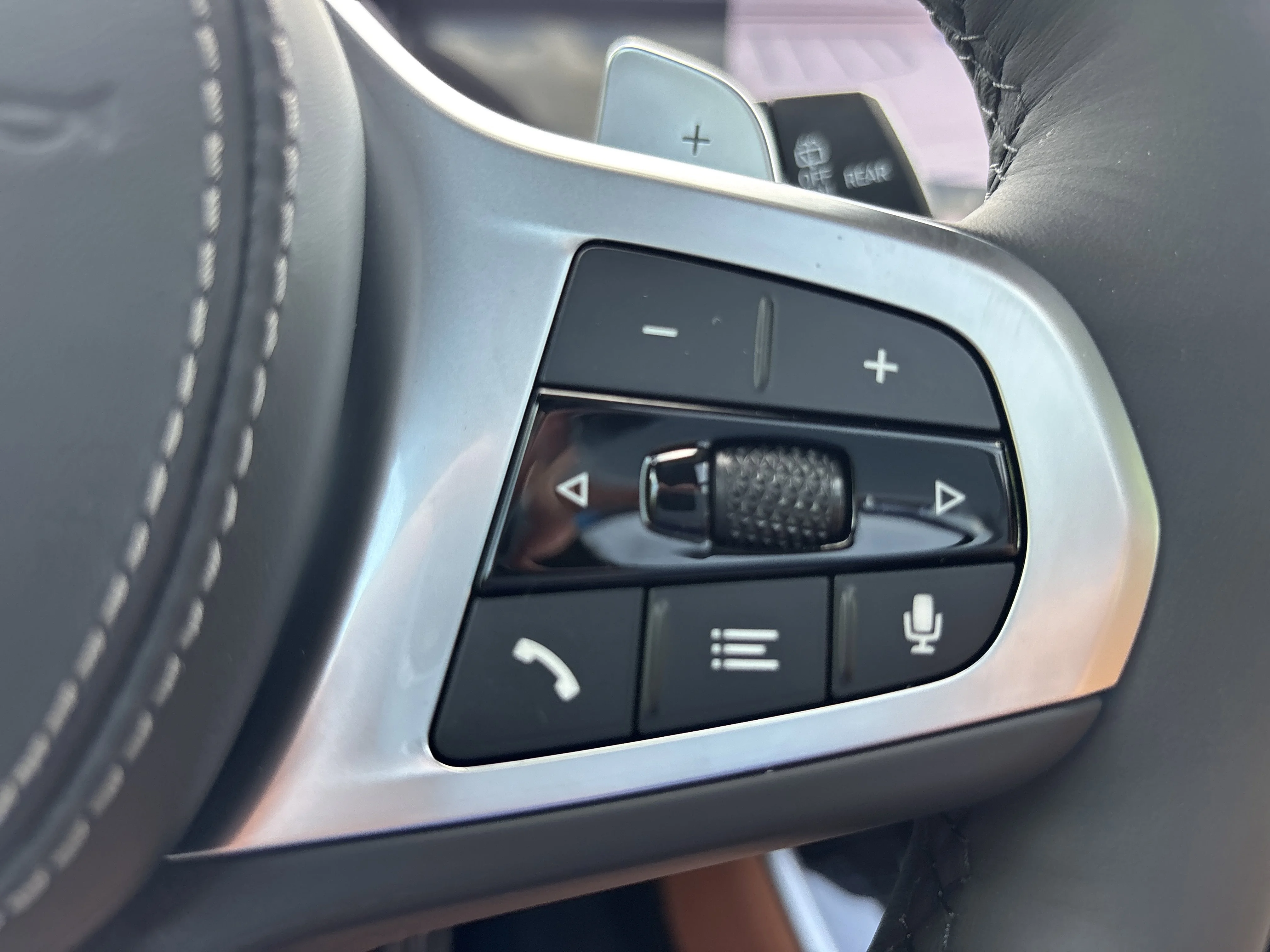 New 2026 MINERAL WHITE BMW xDrive40i image 33