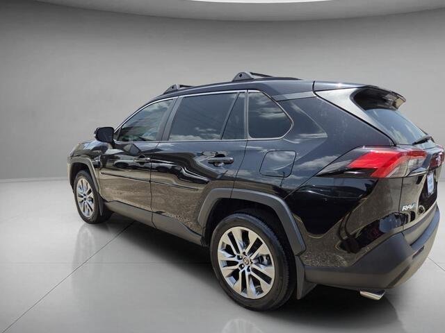 Used 2022 Midnight Black Metallic Toyota XLE Premium image 3