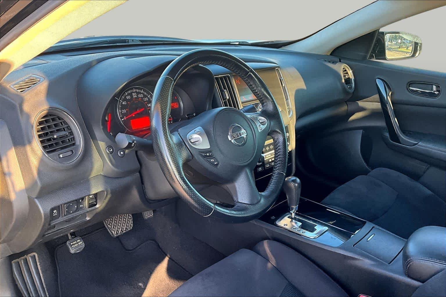 Used 2011 Super Black Nissan 3.5 S image 15