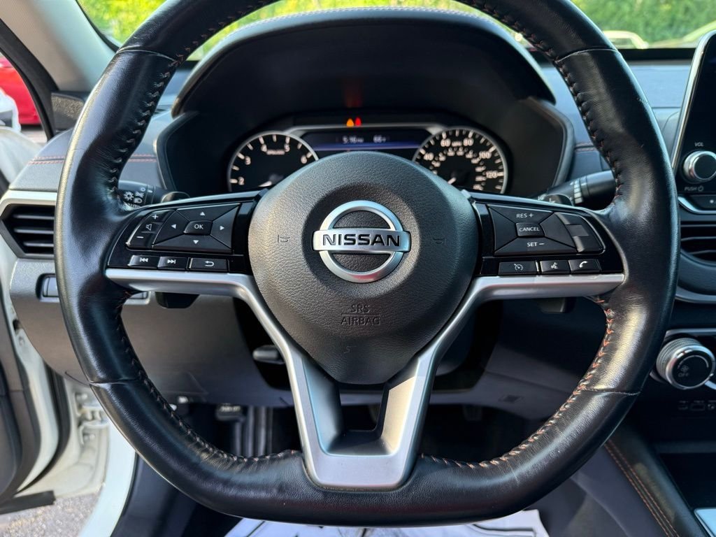 Used 2019 White Nissan 2.5 SR image 15