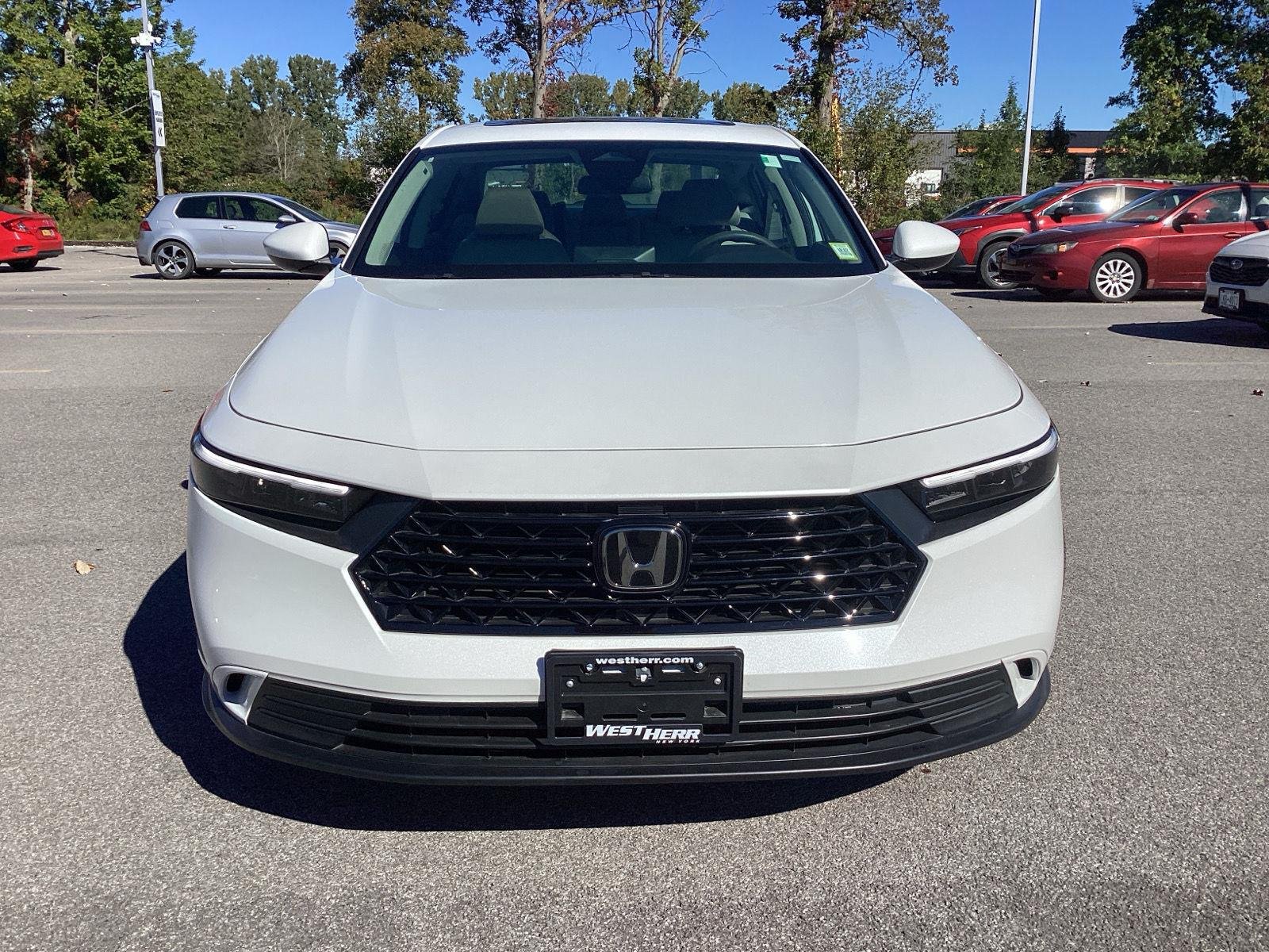 Used 2024 Platinum White Pearl Honda EX image 2