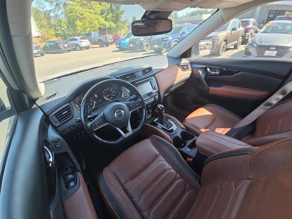Used 2018 Silver Nissan SL image 18