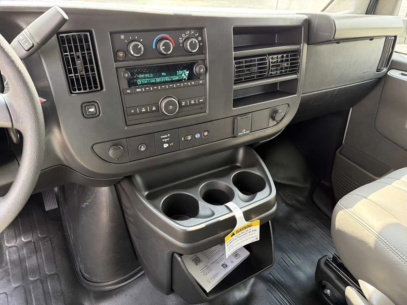 2025 GMC Savana Cargo Work Van - Photo 26