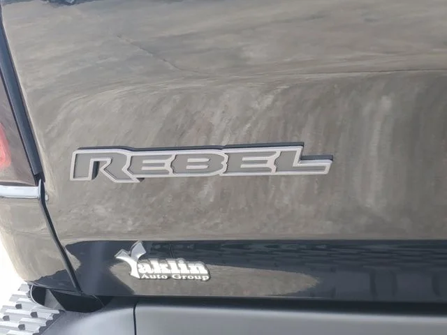 New 2026 Diamond Black Crystal Pearl-Coat Exterior Paint RAM Rebel image 6