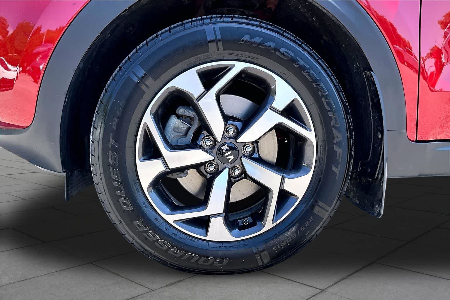 Used 2021 Hyper Red Kia LX image 11
