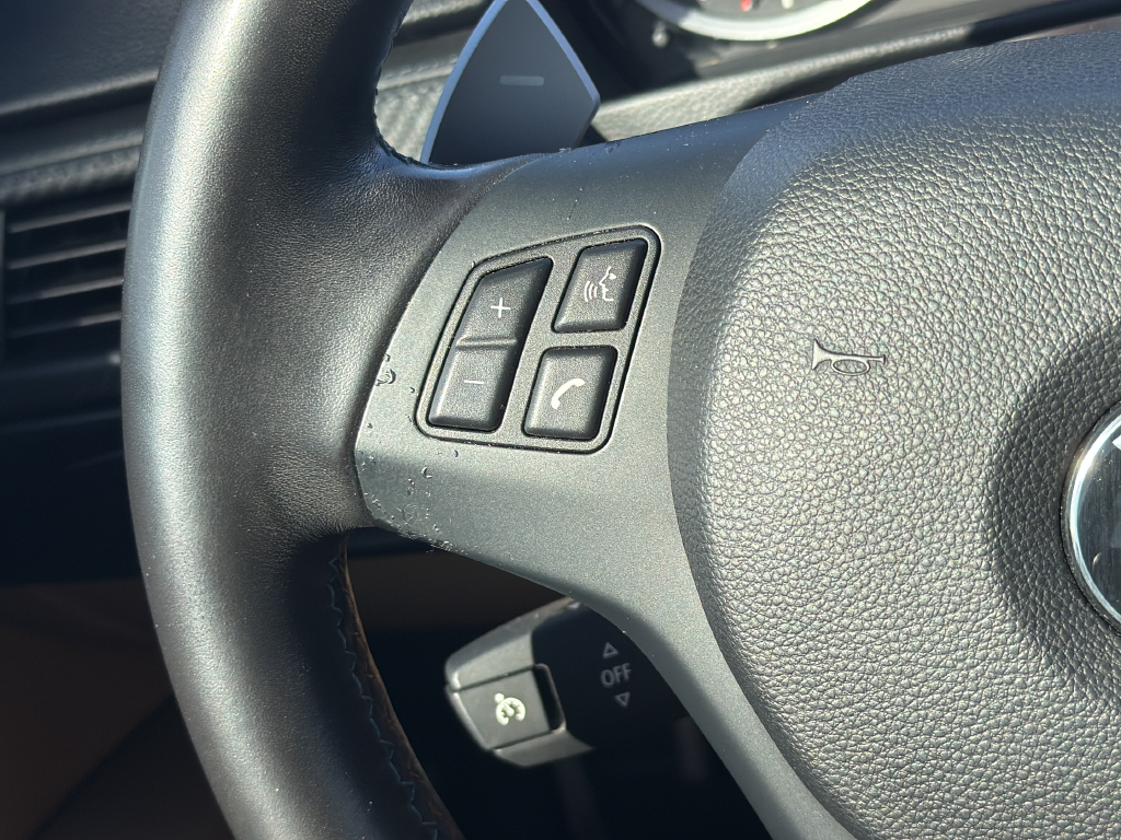 Used 2011  BMW Base image 14