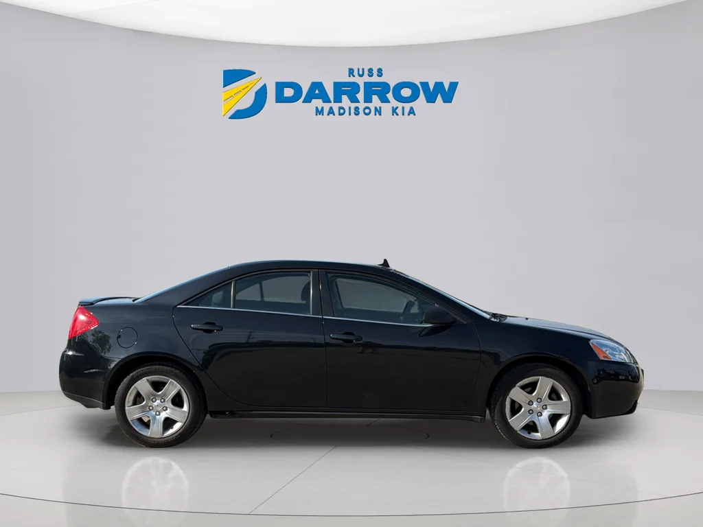 Used 2009 Carbon Black Metallic Pontiac Base image 6