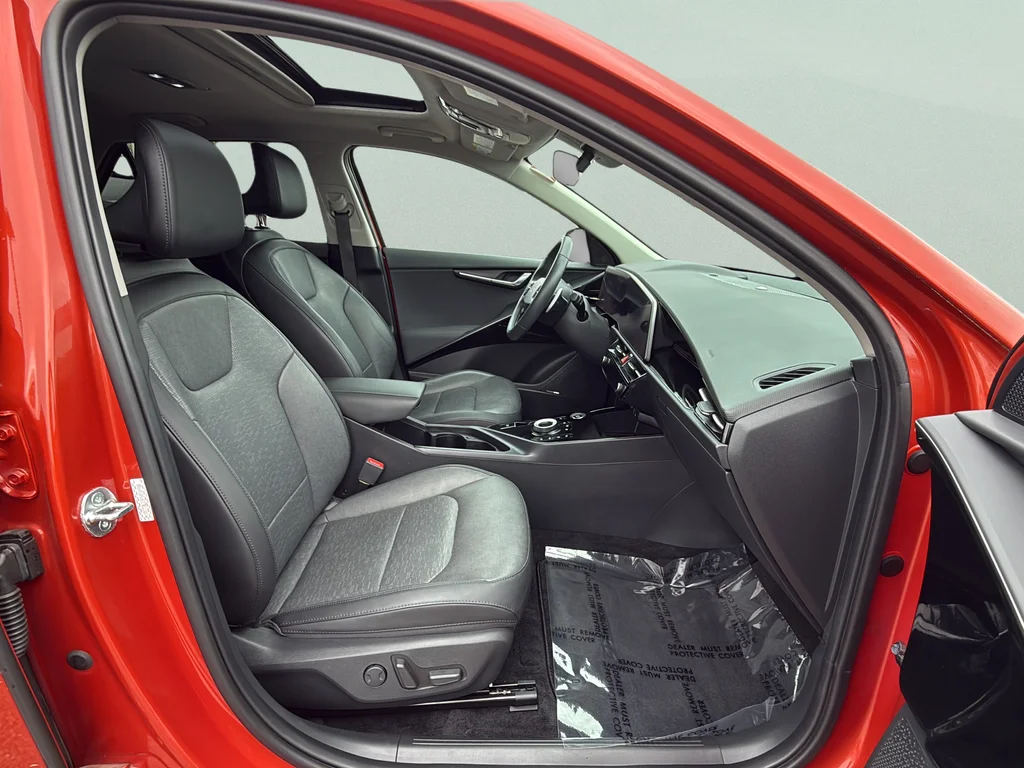Used 2023 Red Kia Wave image 13