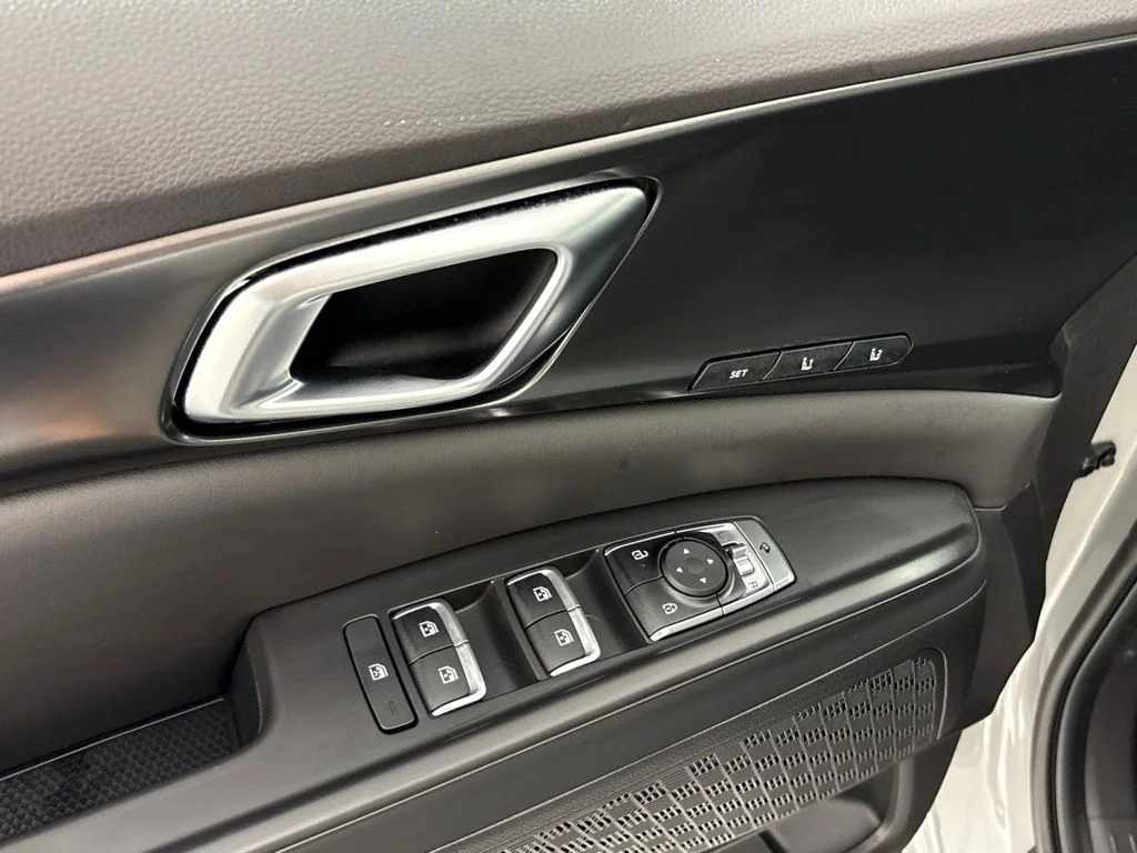 New 2027 Silver Kia EX image 25