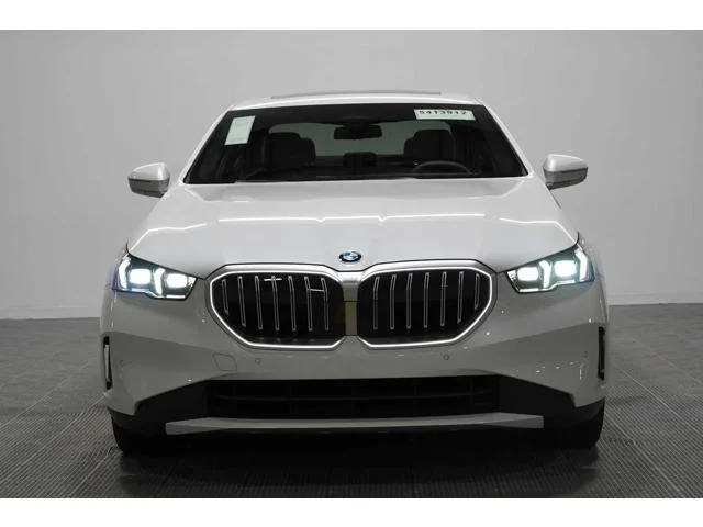 New 2026 Mineral White Metallic BMW 530i image 3
