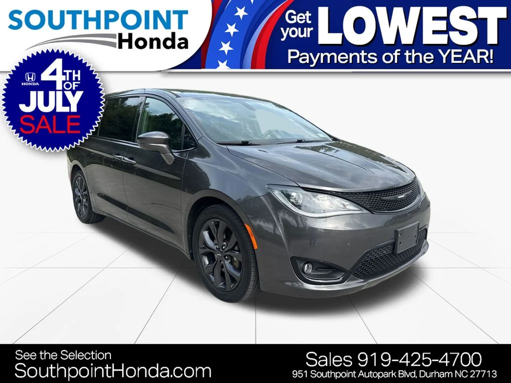 2019 Chrysler Pacifica Touring Plus's photo