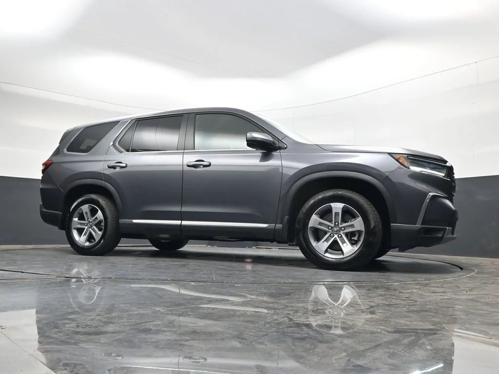 Certified Used 2025 Modern Steel Metallic Honda EX-L image 41