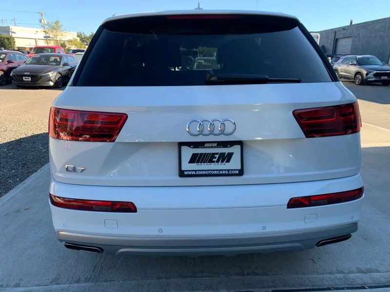 Used 2019 White Audi 55 TFSI Premium Plus Sport Utility 4D image 49