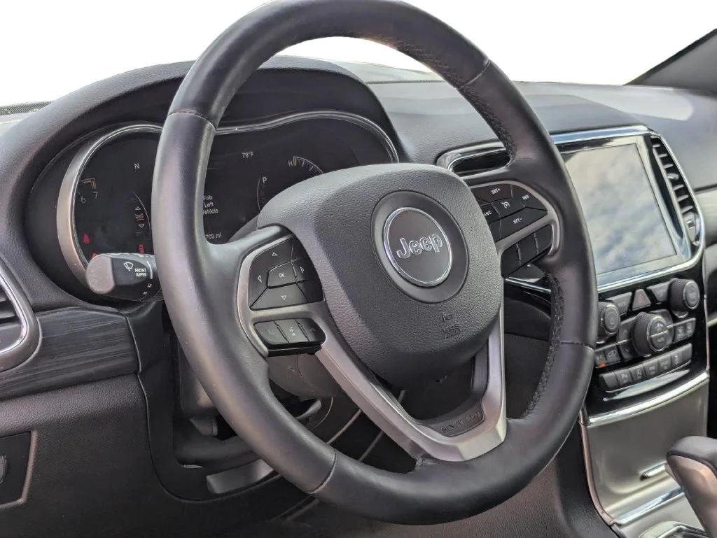 Used 2020 White Jeep Altitude image 16