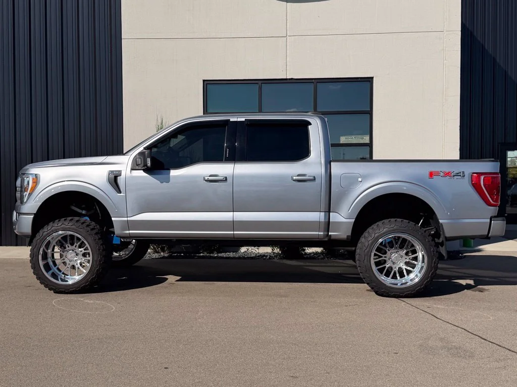 Used 2022 Silver Ford XLT image 2