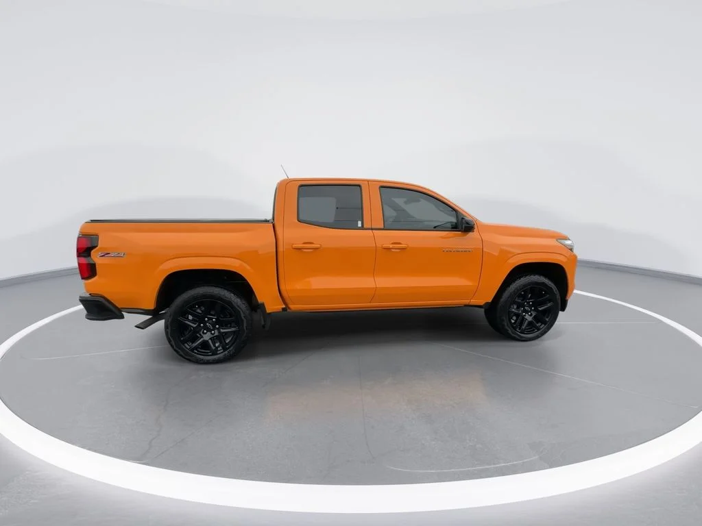 Used 2025 Orange Chevrolet Z71 image 9