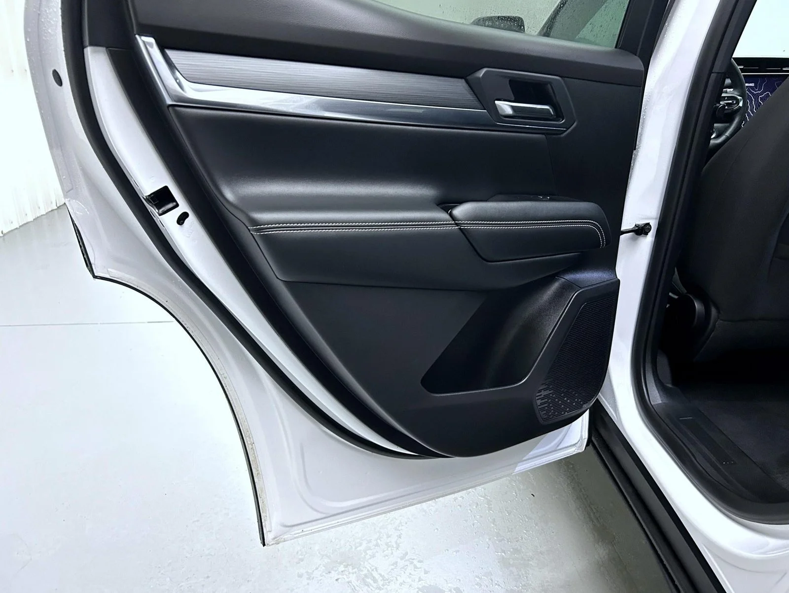 Used 2026 White GMC Elevation image 20
