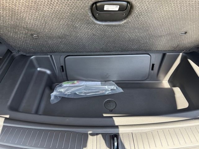 New 2025 Bright White Clear-Coat Exterior Paint Jeep Altitude X image 30