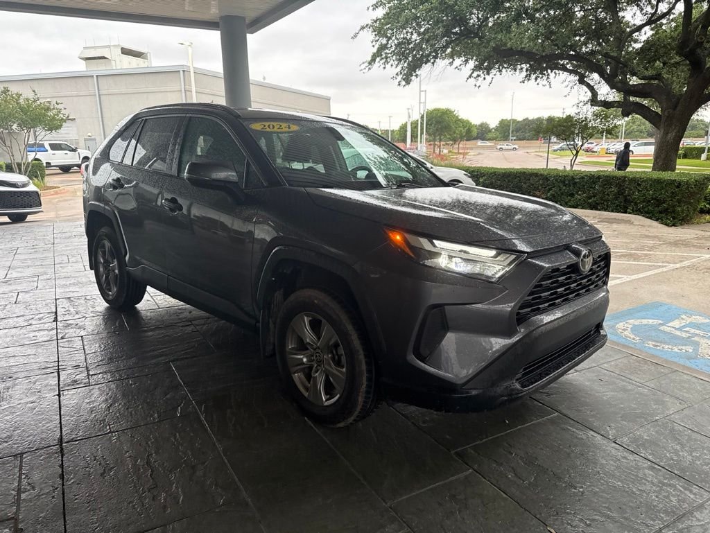 2024 Toyota RAV4 XLE - Photo 8