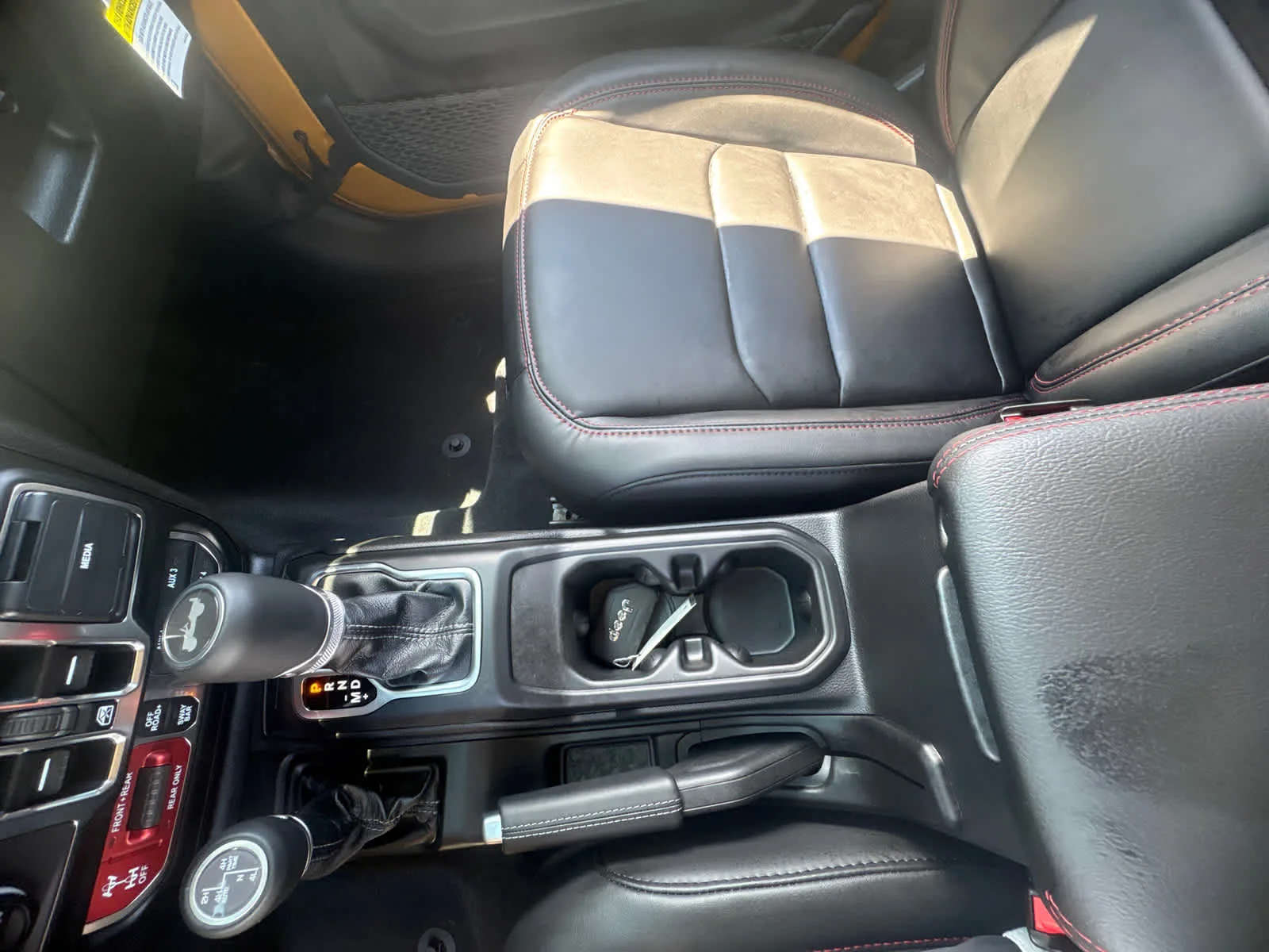 New 2026 Goldilocks Exterior Paint Jeep Rubicon X image 29