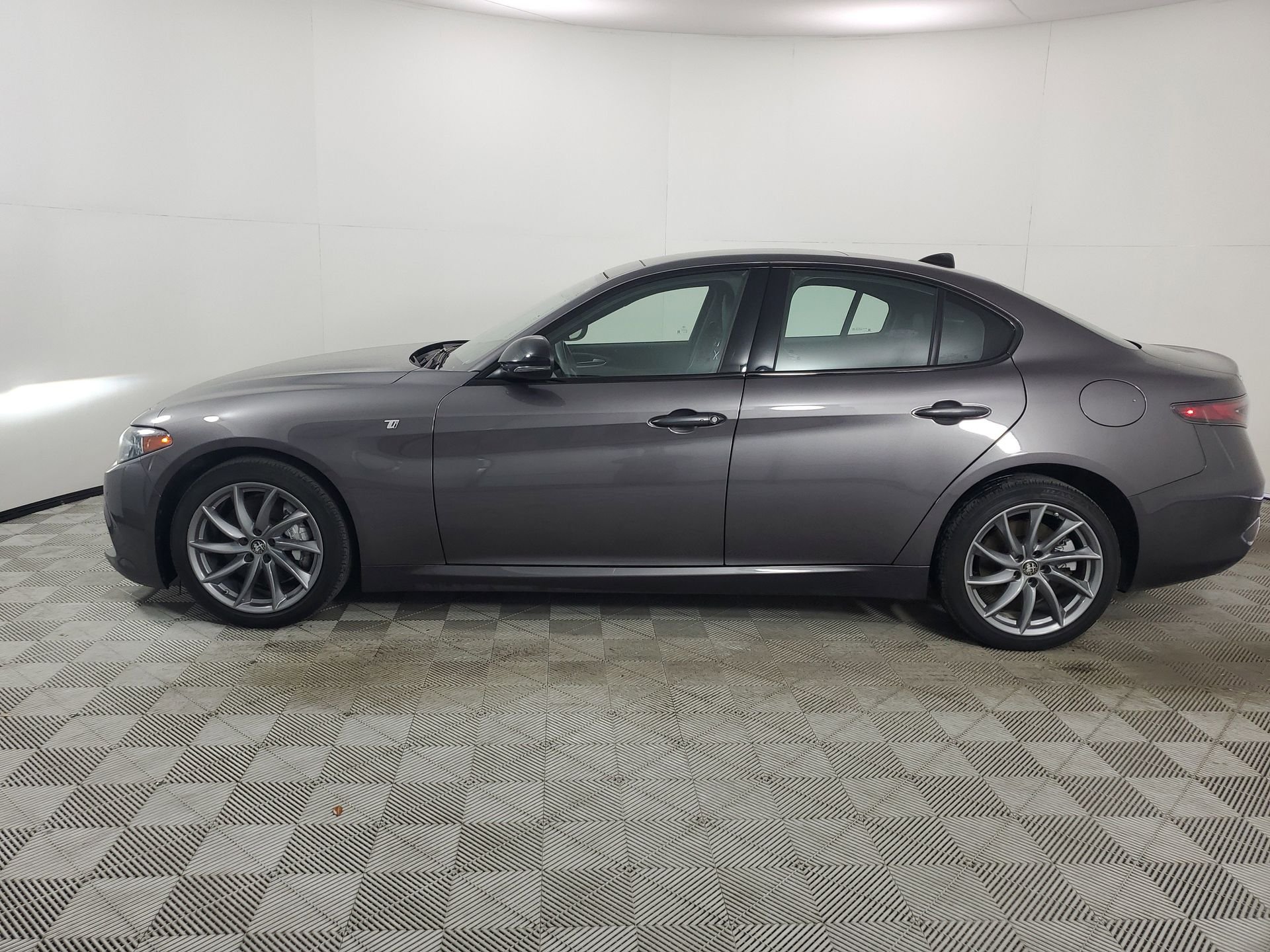 2024 Alfa Romeo Giulia Ti - Photo 6