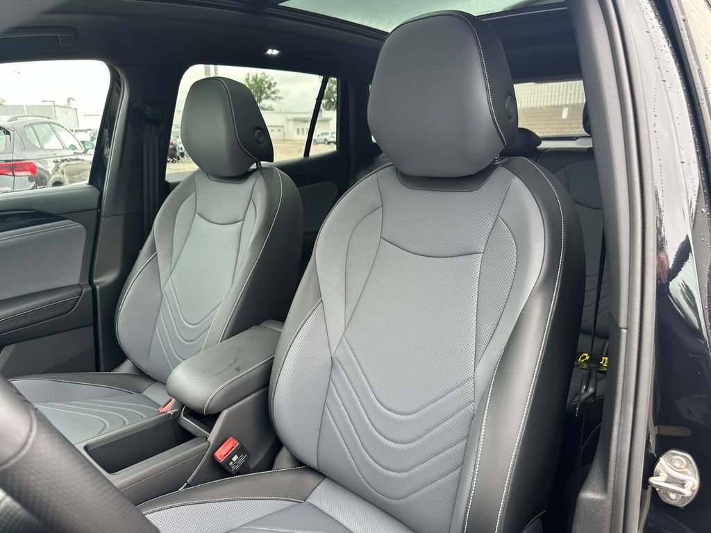 New 2026  Volkswagen 2.0T SE R-Line Black image 9