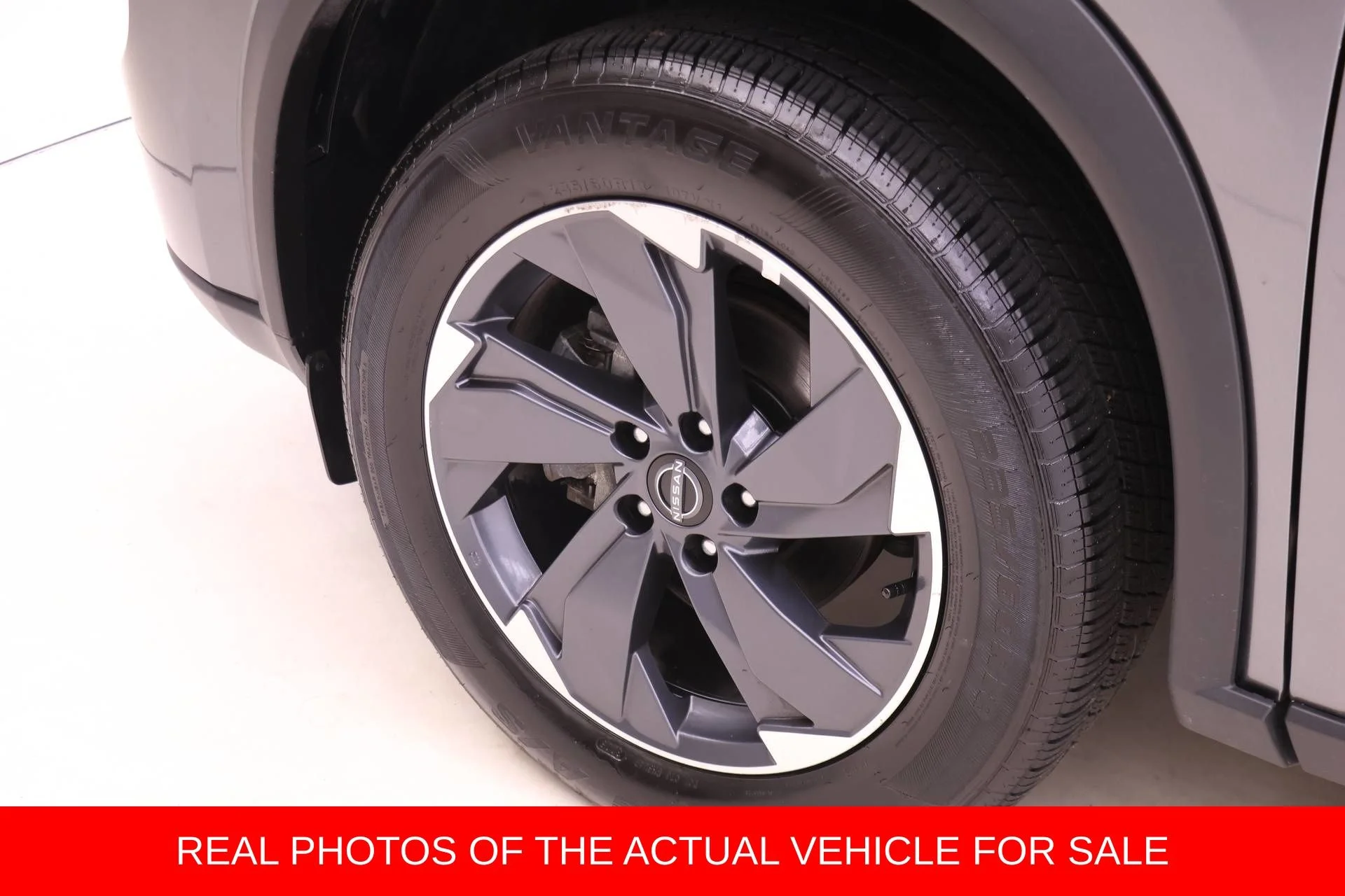 Used 2025 Gray Nissan SV image 17