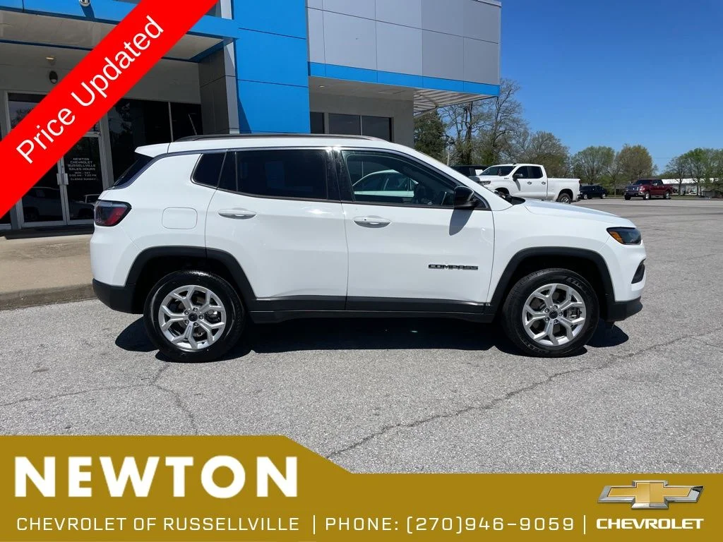 Used 2025 Bright White Clearcoat Jeep Latitude image 49