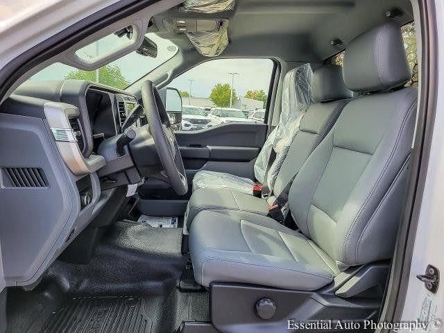 New 2025 Oxford White Ford F-450® XL image 33
