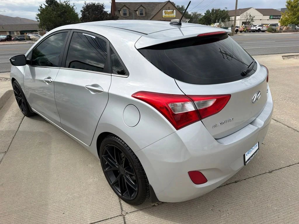 Used 2016 Silver Hyundai Base image 5